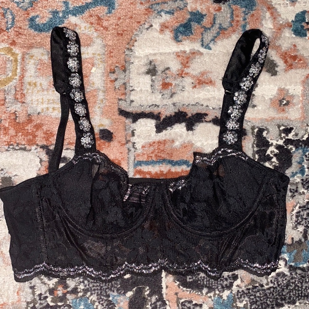 VS 32A Black/Sequin/Lace Bra